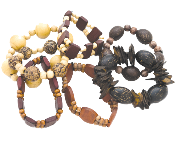 Pulseiras em madeiras e sementes